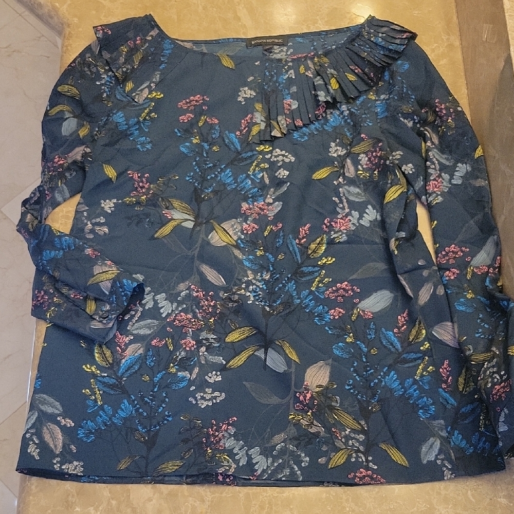 Banana Republic Floral Long-skeeved Blouse, M